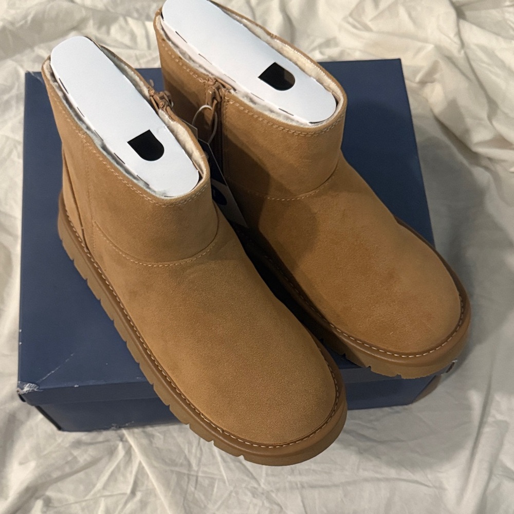 Universal Thread Tan Winter Boots